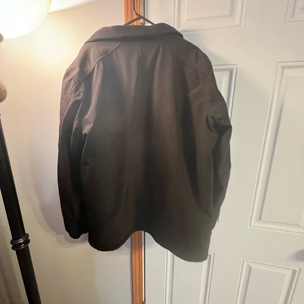 Heavy warm winter coat! - Picture 2 of 4